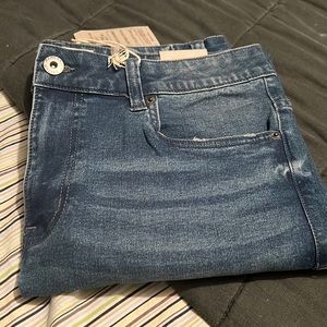 Alexander Julian brand new jeans with tags. I bought this from macys. 36x32